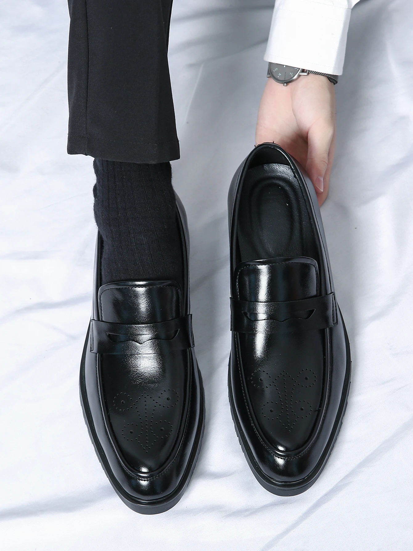 2024 Summer New Mens Classic Business Casual Loafers Brogue Carving Evening Dinner Men Dress Slip-ON Leather Shoes Fashion black