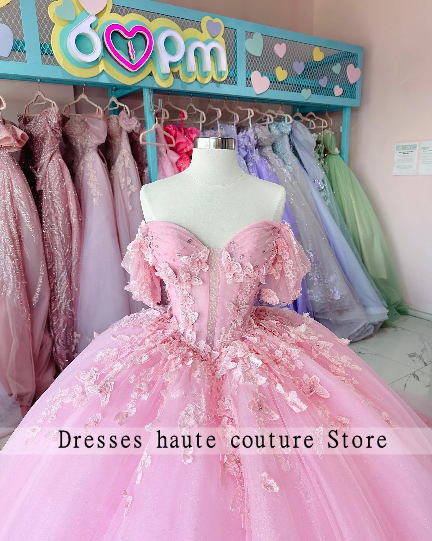 

Мексиканское милое розовое платье Quinceanera с 3D цветами, 2025 г., бальное платье с открытыми плечами, платье на день рождения, милое платье 16, на шнуровке по индивидуальному заказу