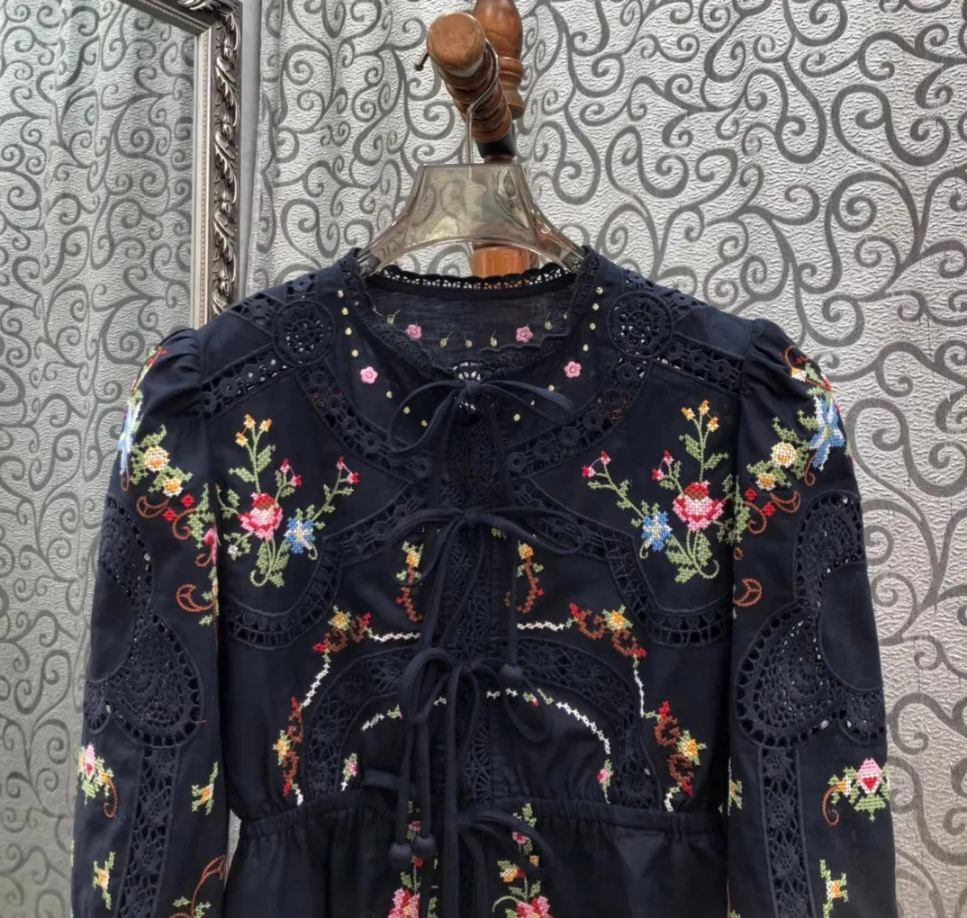 高品質な新作ブラウスシャツ 2025年秋 レディース 透かし彫りレース刺繍 長袖 ダークブルー ワインレッド コットンリネンシャツ