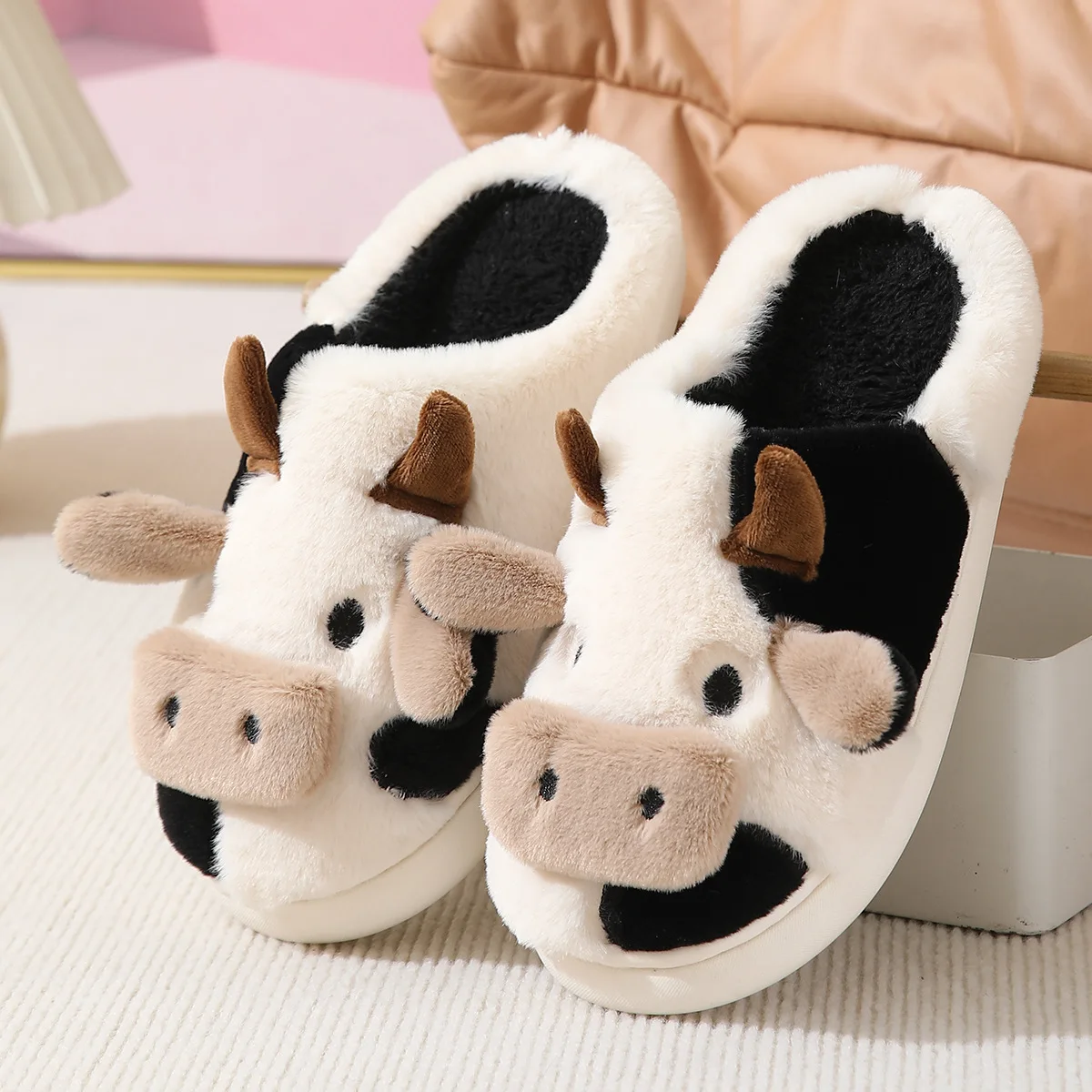 Chinelos de pelúcia quente de vaca unisex dos desenhos animados, slides internos antiderrapantes para casal, sapatos de algodão em casa, toe wrap, novo, inverno