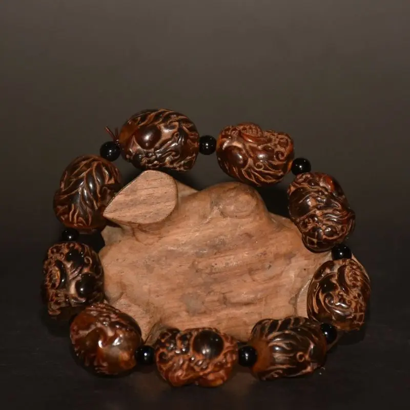 Tibetan-style carved horn lion bracelet   Bead diameter 2cm height 2.5cm total length 10cm weight