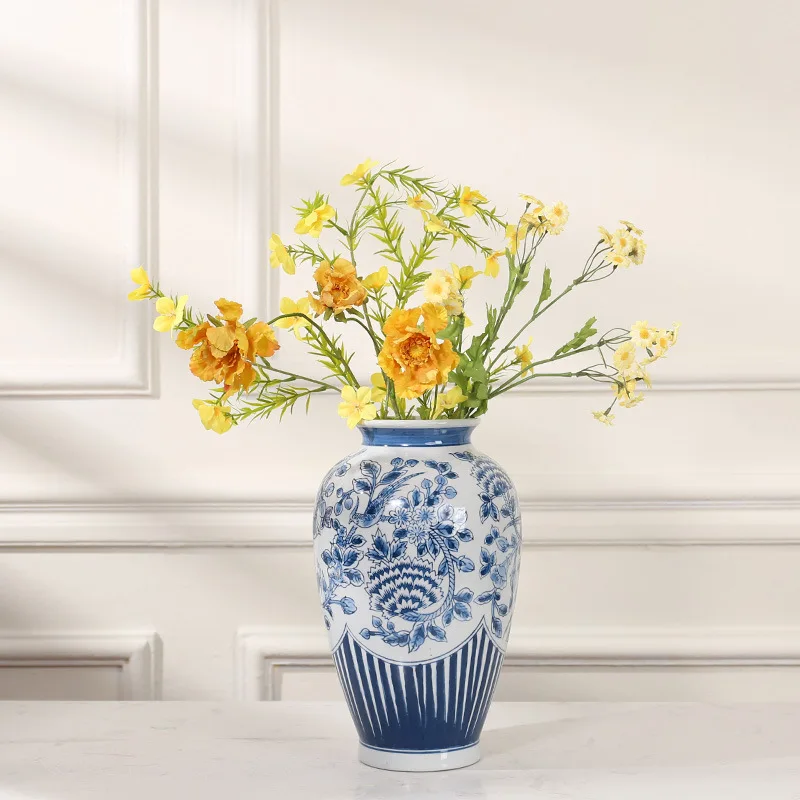 

Blue and white porcelain pomegranate flower and bird hand-painted ceramic vase B & B home desktop flower arrangement