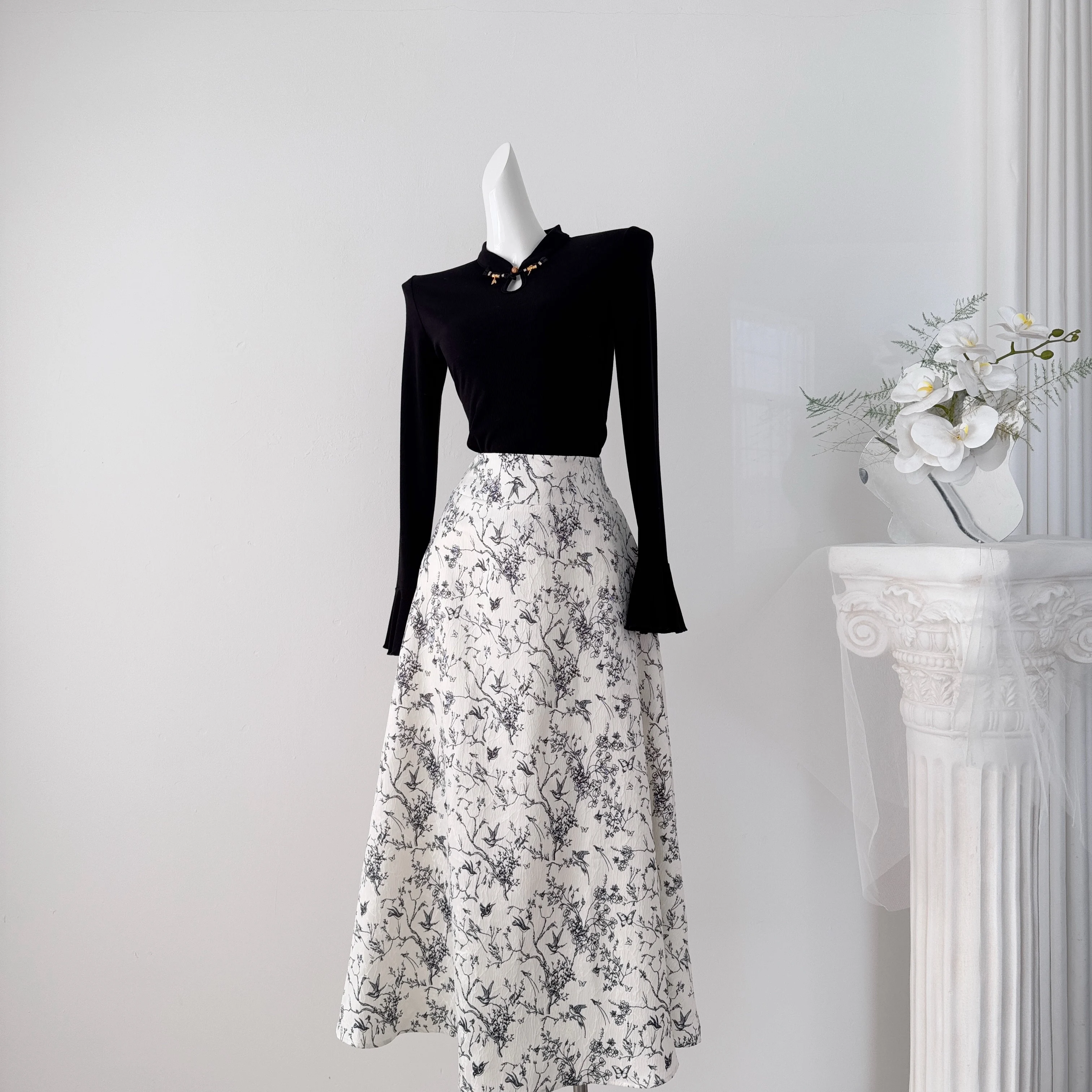 Retro Water-Media Style Knitted Top And Skirt Set Women's Fashion Autumn Wear Black White Two-Piece Ensemble Stand Collar