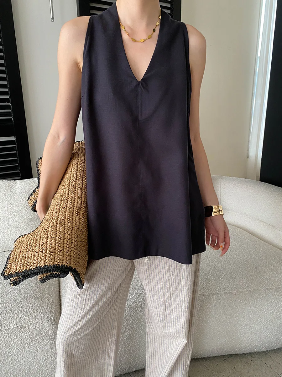 Sommerliche Damen-Weste in unifarbenem Design mit V-Ausschnitt und lockerem Schnitt ohne Ärmel. – Detail 28