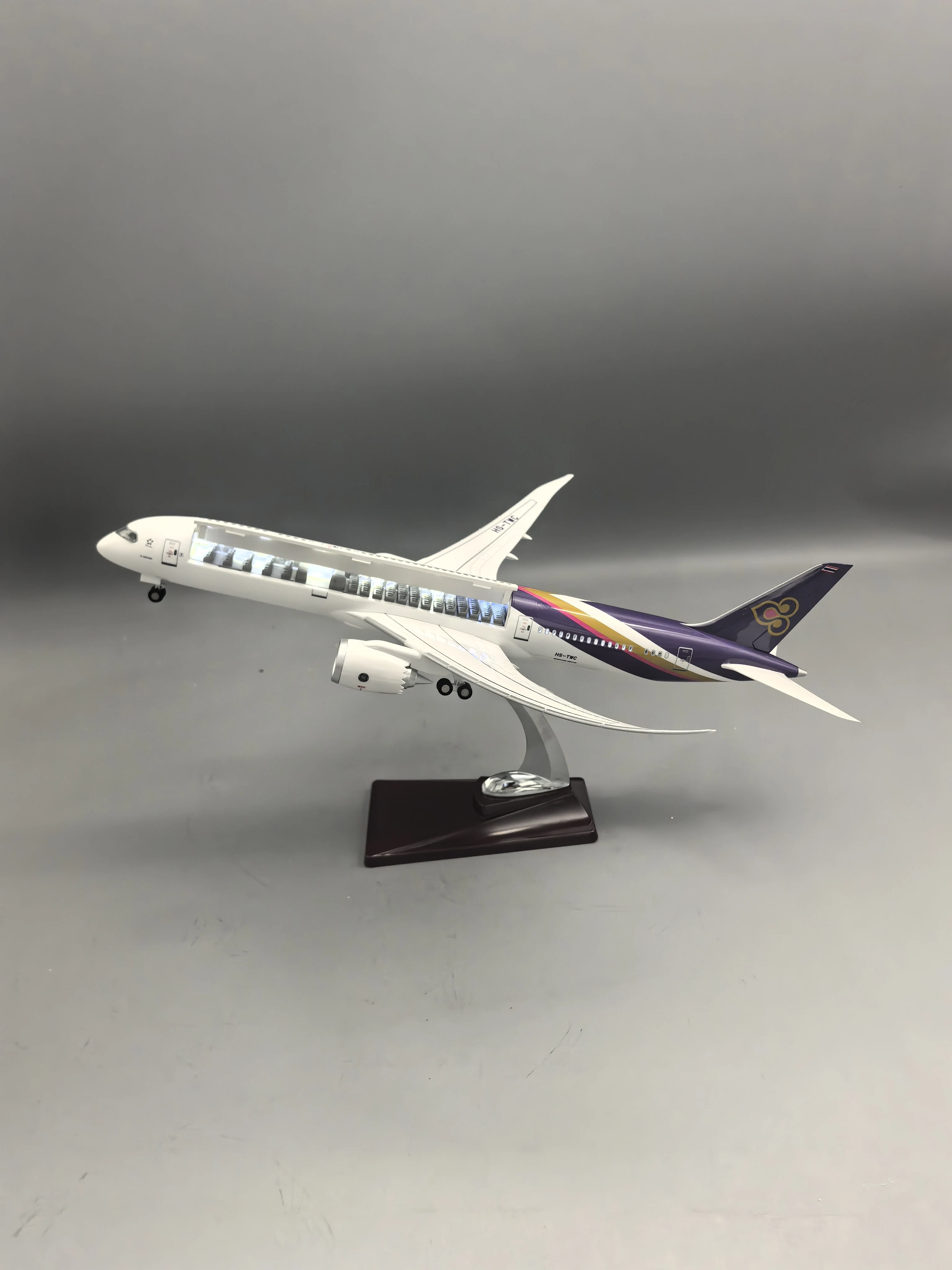 Model Airplane Plastic - B787-9 ประตูห้องโดยสารไทยแอร์เวย์ส เปิดได้ โมเดลพลาสติกโบอิ้ง ขนาด 47