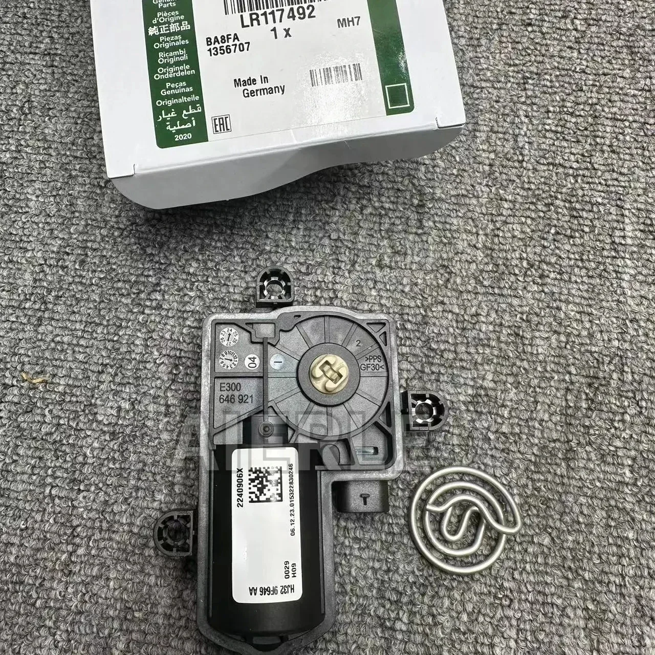 

Suitable for Land Rover Range Rover Evoque Velar Discovery Electronic Exhaust Valve LR117492 Car Spare Parts