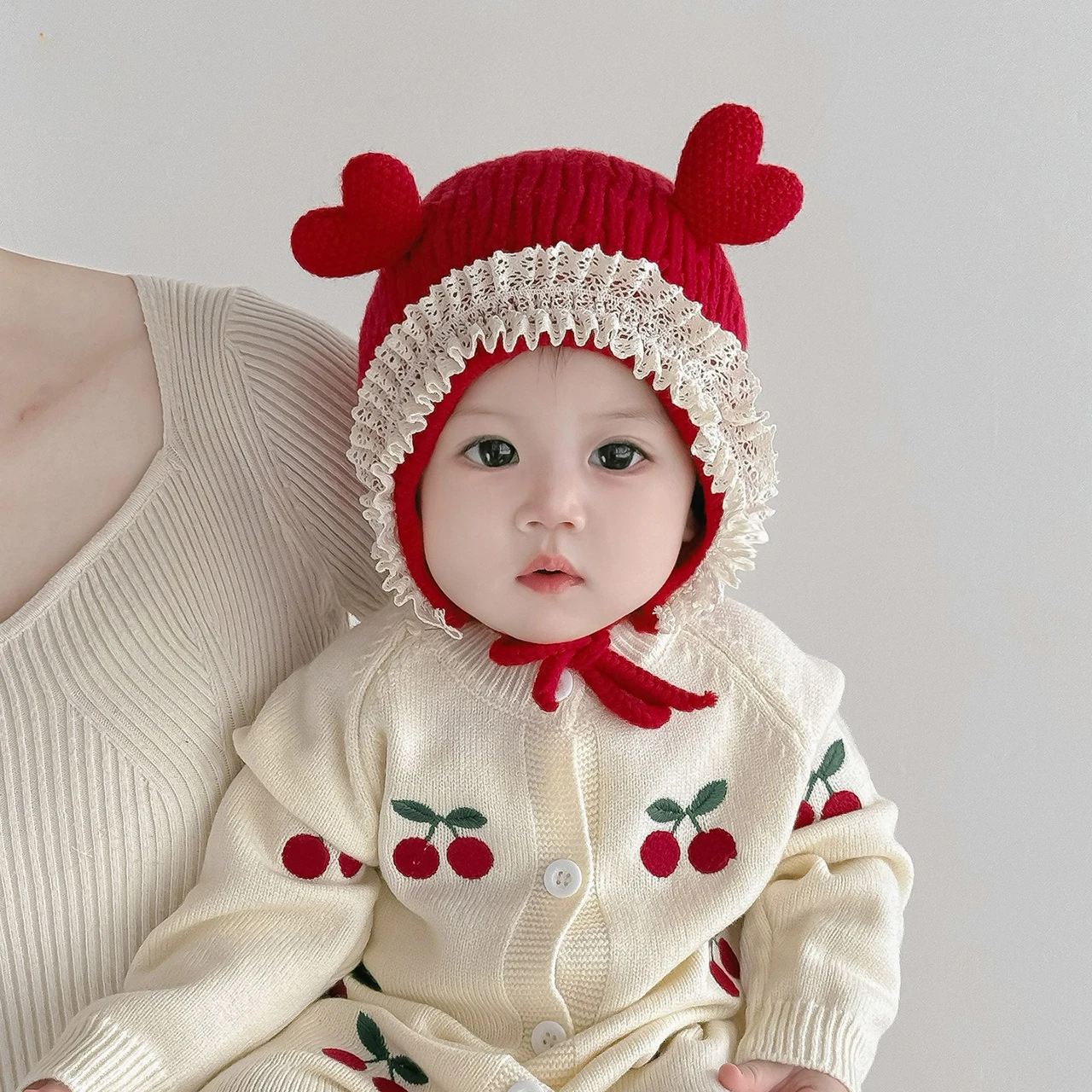 

Кружевная шапка с рюшами для защиты ушей, теплый головной убор для маленьких девочек, красная шапочка Love, зимняя вязаная шерстяная шапочка для младенцев, От 3 до 24 месяцев, детские наушники, шапка