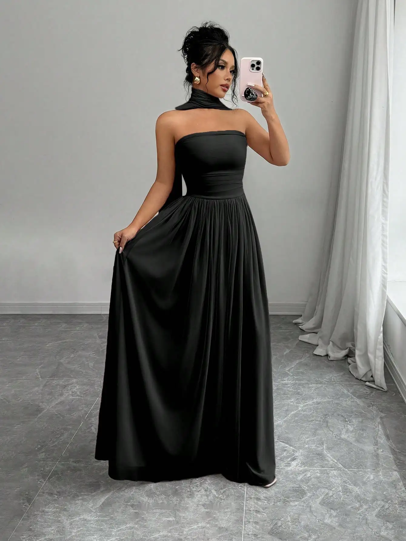 

Однотонное вечернее платье в пол с драпировкой и бретелями-халтер для женщин