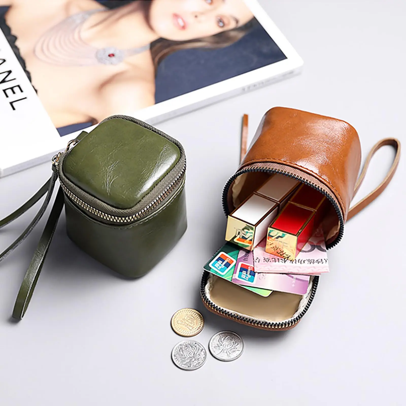 Mini Vintage PU Cosmetic Bag for Women Portable Lipstick Organizer Handbag for Lip Gloss Lip Balm Headphone Earphone and Keys