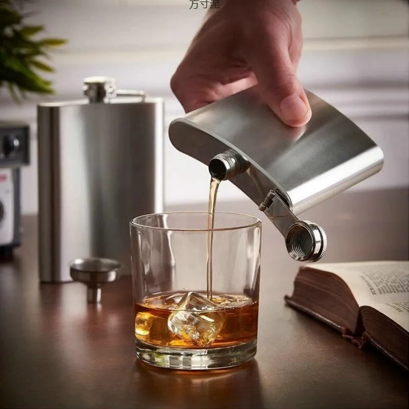 Custom Logo Photo Stainless Steel Whiskey Hip Flask Personalized Pocket Liquor Bottle Portable Outdoor Whiskey Bottle Man Gift