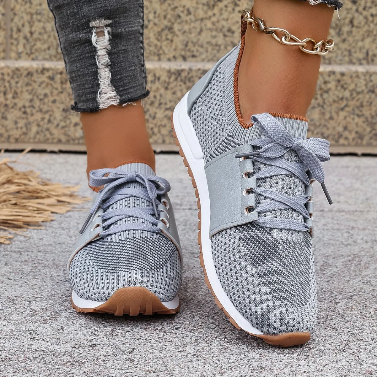 Large size flat sports casual shoes women 2024 new comfortable breathable flying mesh running shoes