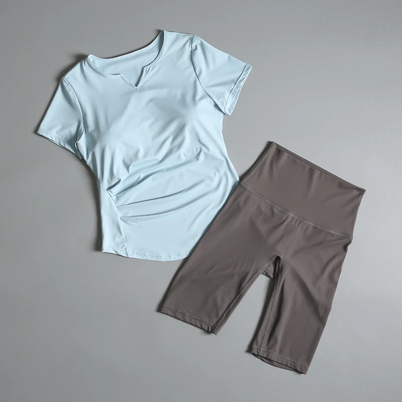 Traje de yoga de celebridades de Internet para mujer de gama alta 2025, novedad de verano, ropa de secado rápido para correr por la mañana, pantalones cortos deportivos para gimnasio