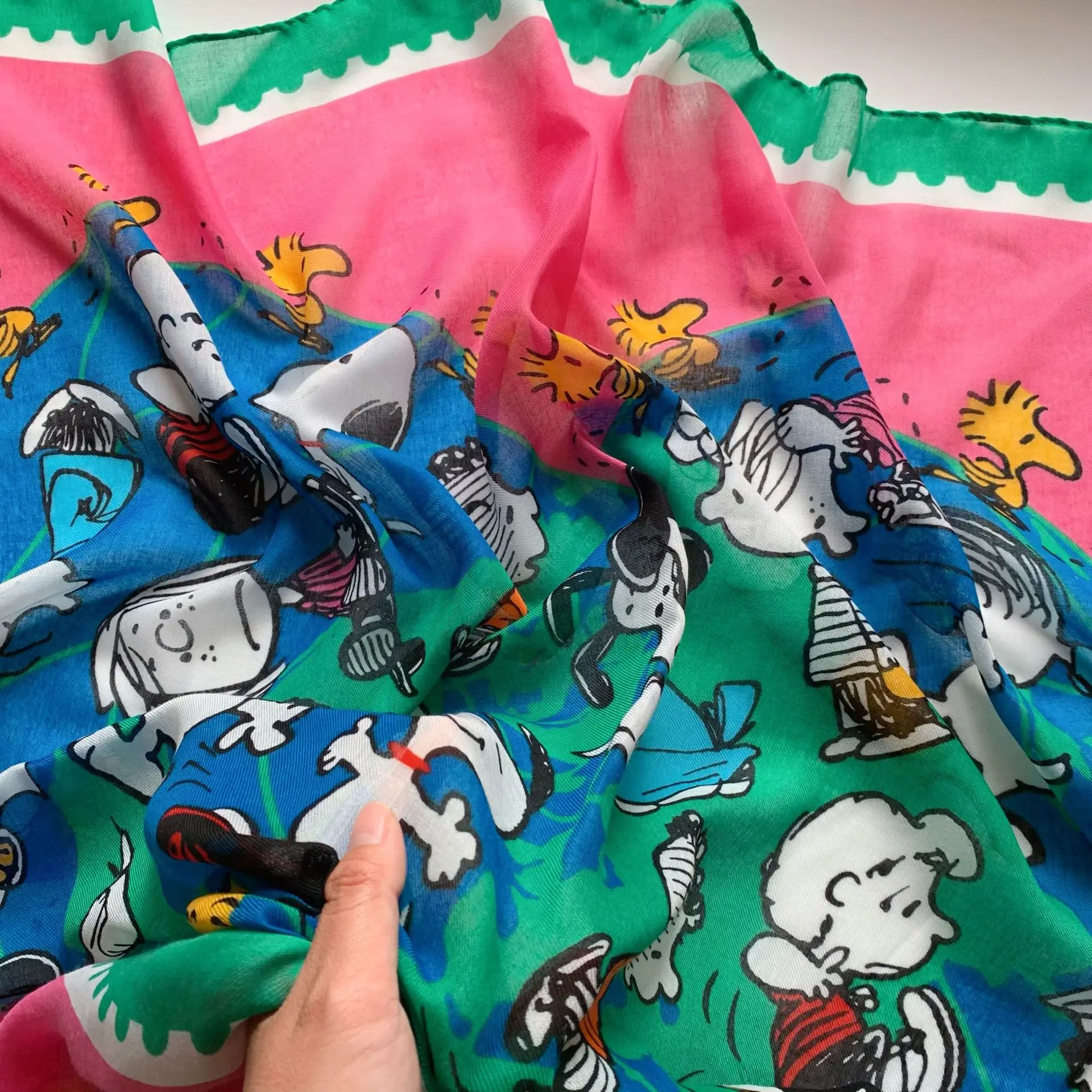 

Miniso's new German spring and summer Snoopy cute cartoon printed scarf shawl
