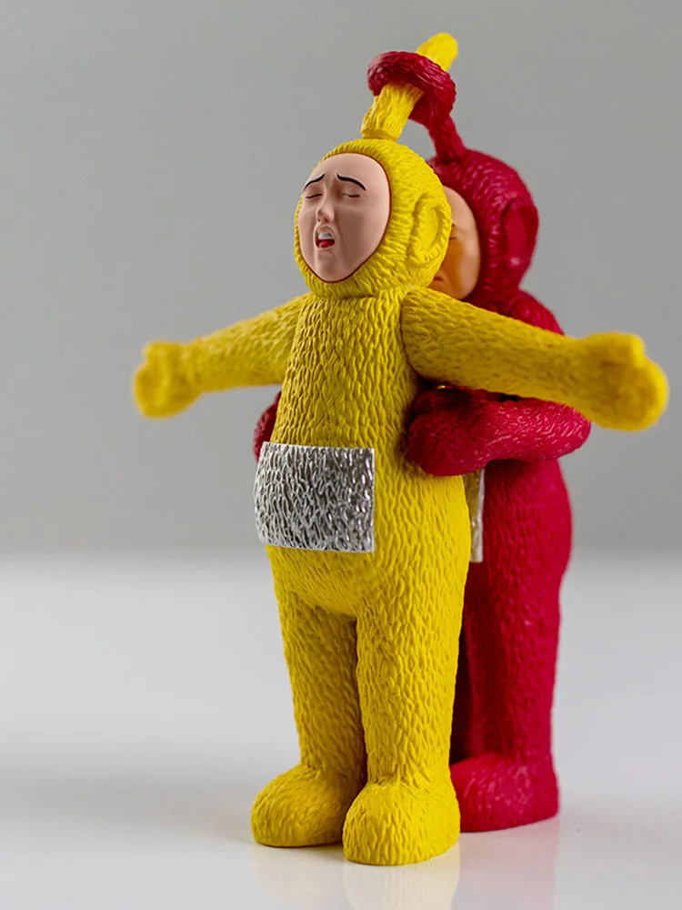 engracado-titanic-spoof-estatuetas-amarelo-vermelho-cara-abracando-parodia-meme-mesa-brinquedo-brincadeira-presente-mordaca-colecionavel-absurd-decoracao-de-escritorio