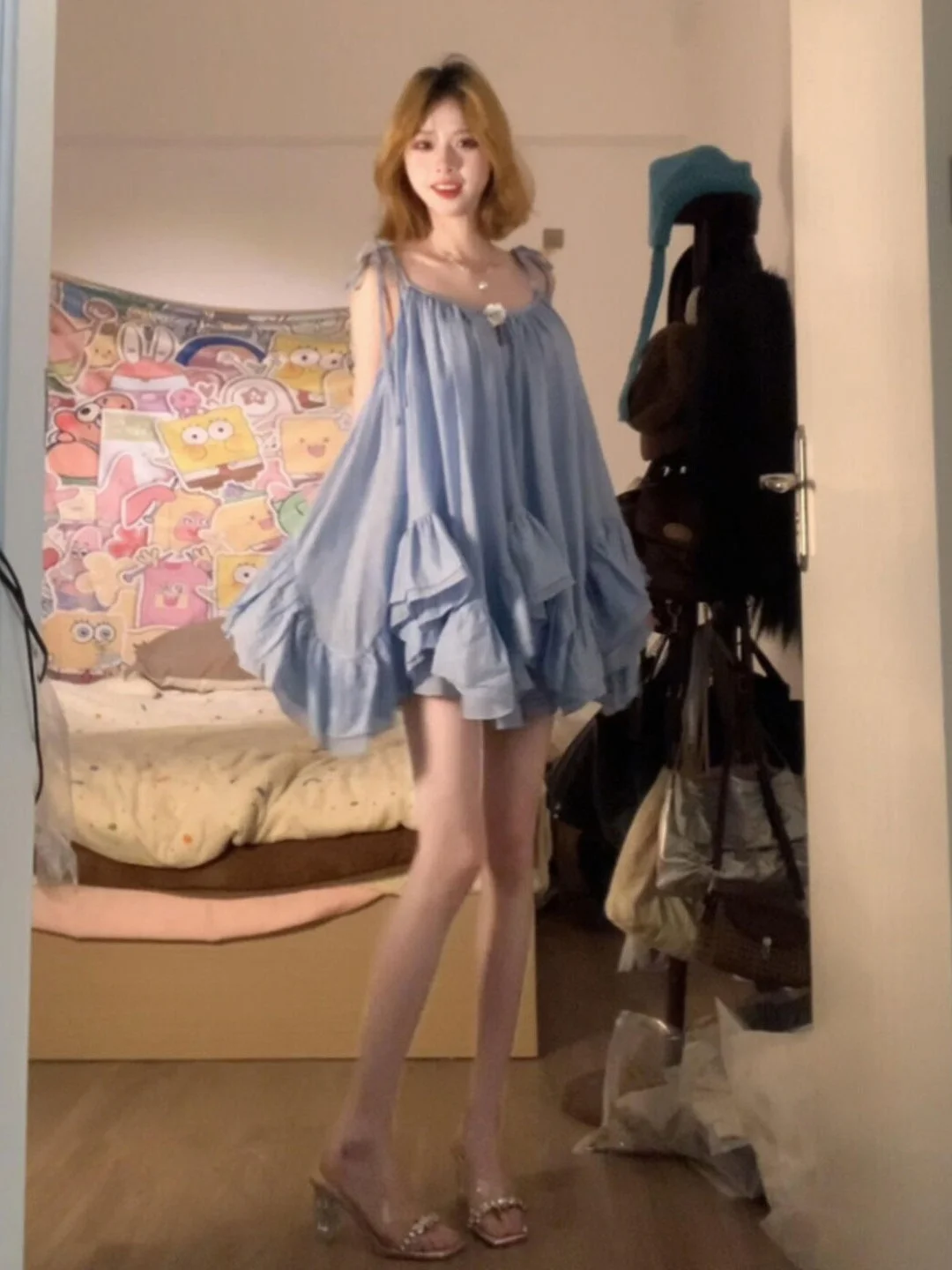 

Уникальный комплект из топа на бретельках и юбки малого размера, омолаживающий образ, готовый образ на день, летний модный комплект 2026