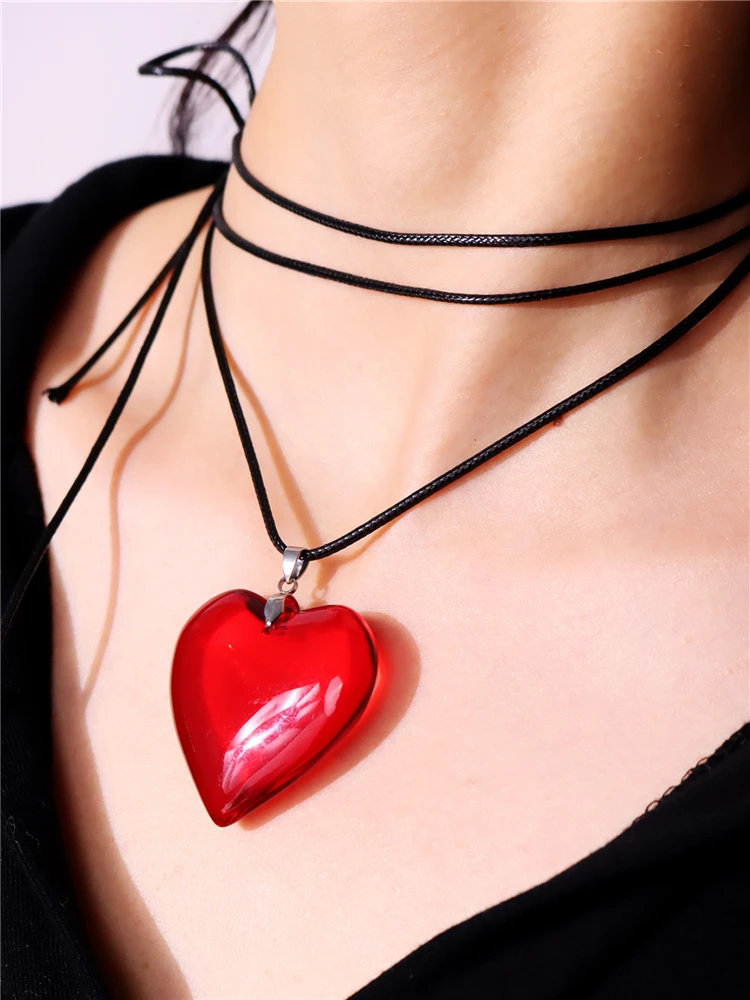 HUANZHI Red Glass Heart Pendant Necklace Personalized Collarbone Chain Fashion Y2K Punk Jewelry for Women Girls