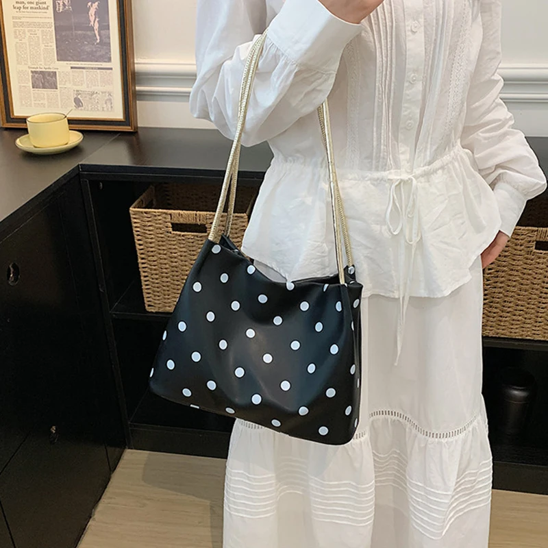 Light Luxury Style Black Tote Bag Women Large Capacity High End One Shoulder Bag Temperament Versatile Commter Underarm Bag