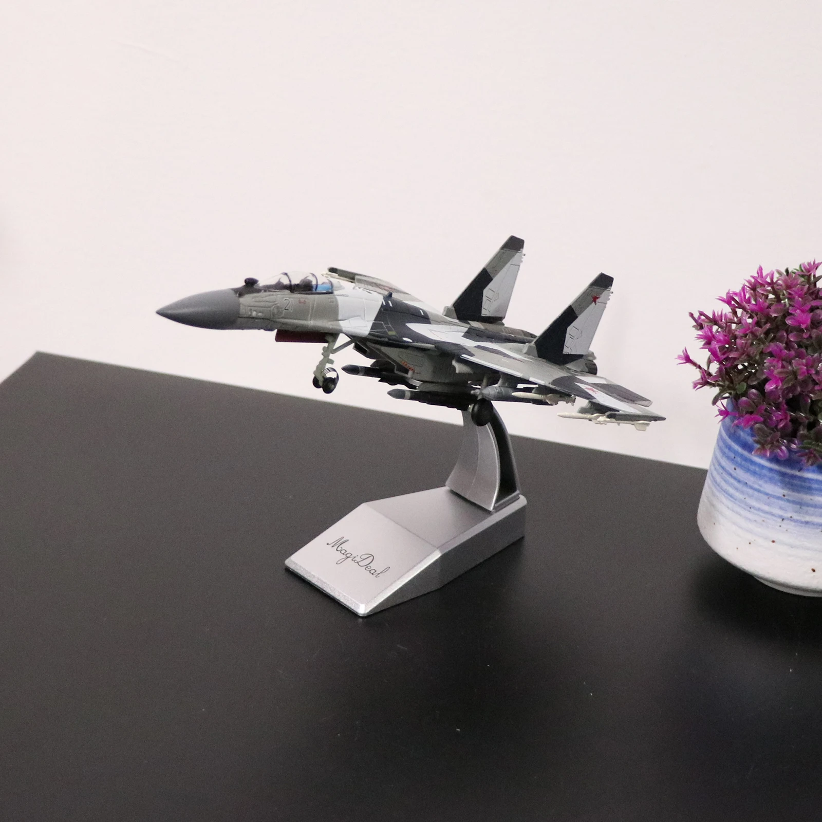 1/100 Russian SU-35 Fighter Diecast Aircraft with Stand Metal Plane Model for Dispaly Show Shelf Decoration Collection Gift