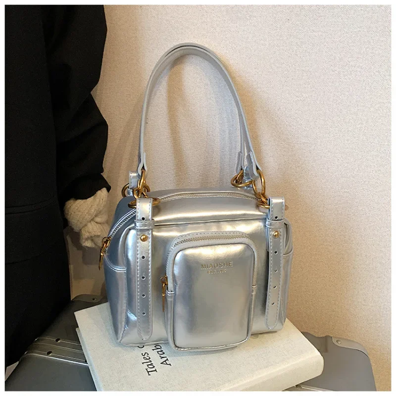 Elegante Leder-Einkaufstasche mit großem Fassungsvermögen, minimalistische Vintage-Umhängetasche, Designer-Buchstaben-Logo, stilvolle Pendler-Geldbörse