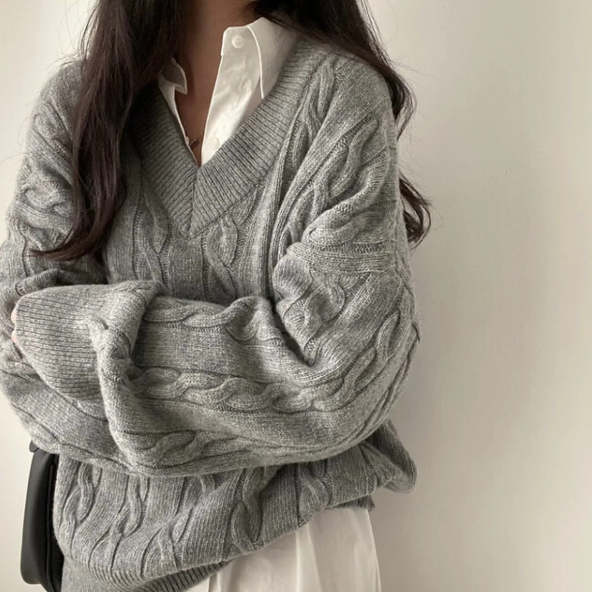 شيك المرأة محبوك سترة فضفاضة V-Ne الخريف الشتاء Thiened طويلة Sve بسيطة الملتوية مخطط تصميم رداء علوي غير رسمي