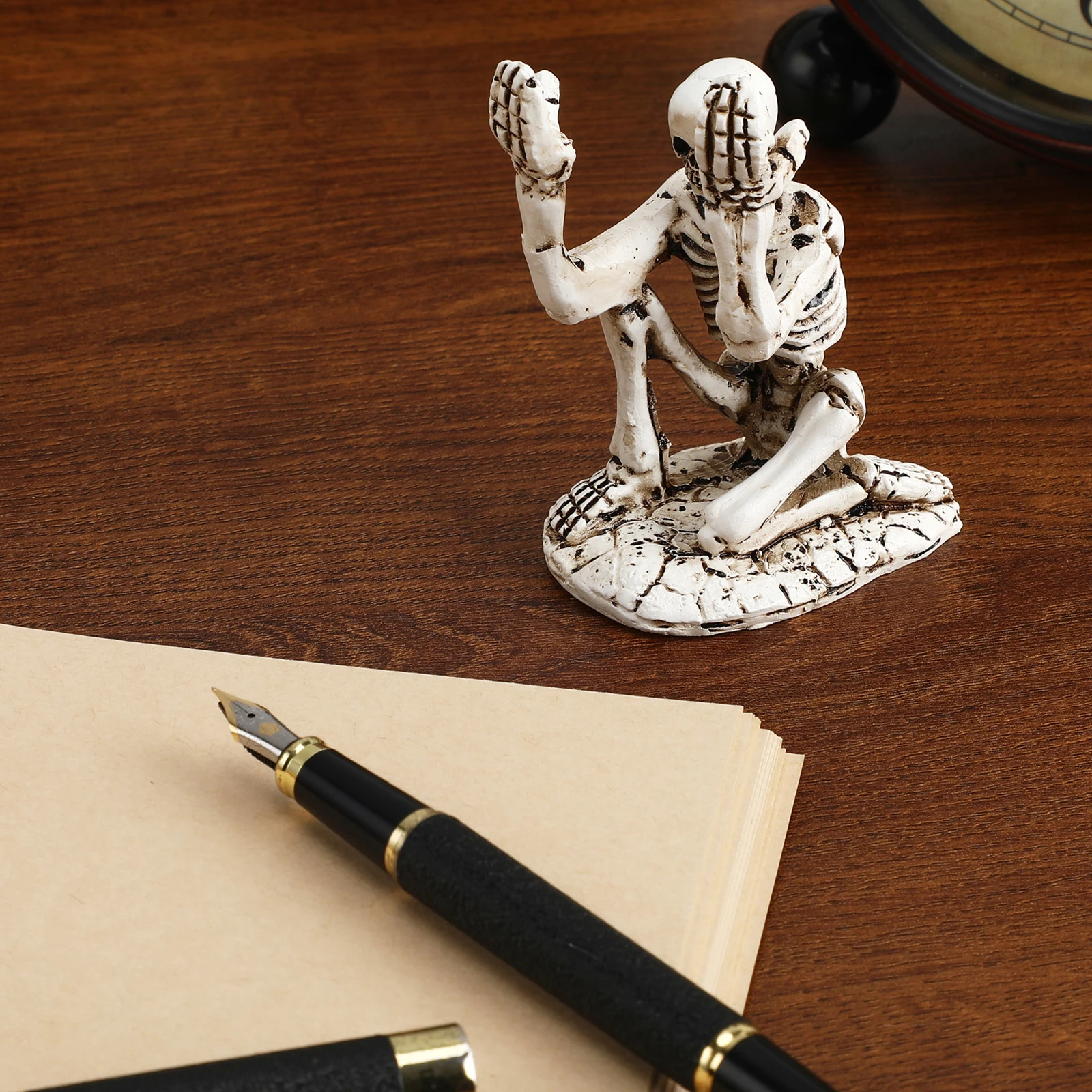 1 pc Little Pen Holder Gothic Desk Organizer Halloween Decoration Resin Ornament Mini Skull Pencil Rack Study Office