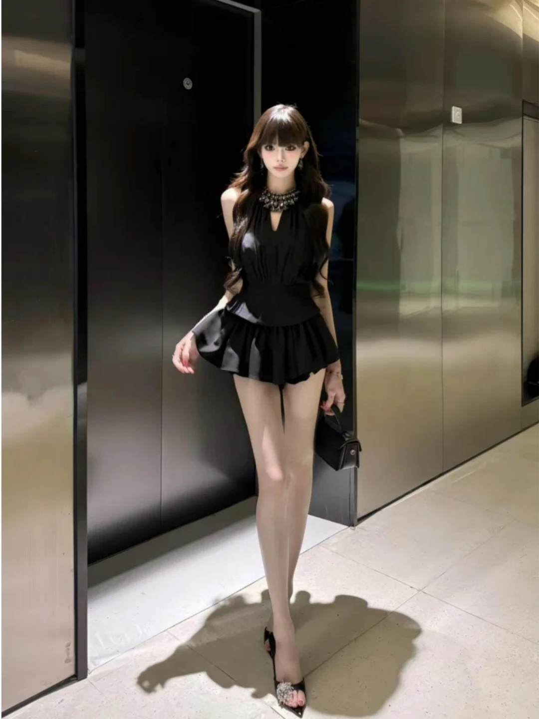 

Горячая летняя новинка: Сексуальный комплект для девушек – топ с вырезами и юбка. Модный комплект из двух предметов.