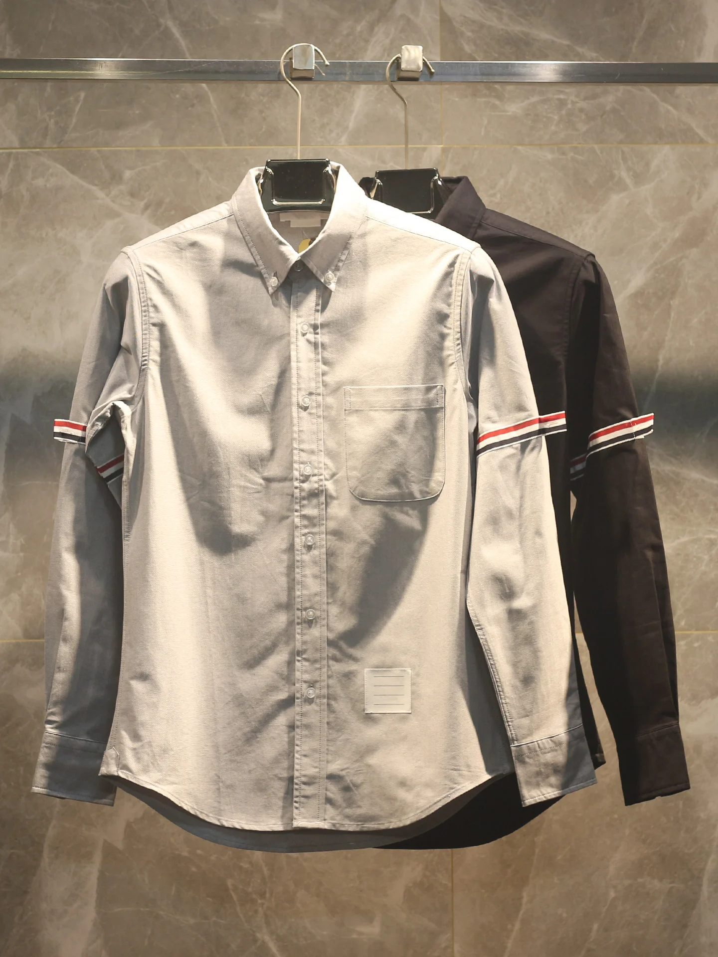 

Мужская повседневная рубашка из оксфордской ткани с нашивками, приталенного кроя, с длинным рукавом, мягкая, глянцевая, однотонная, на пуговицах, для повседневной носки