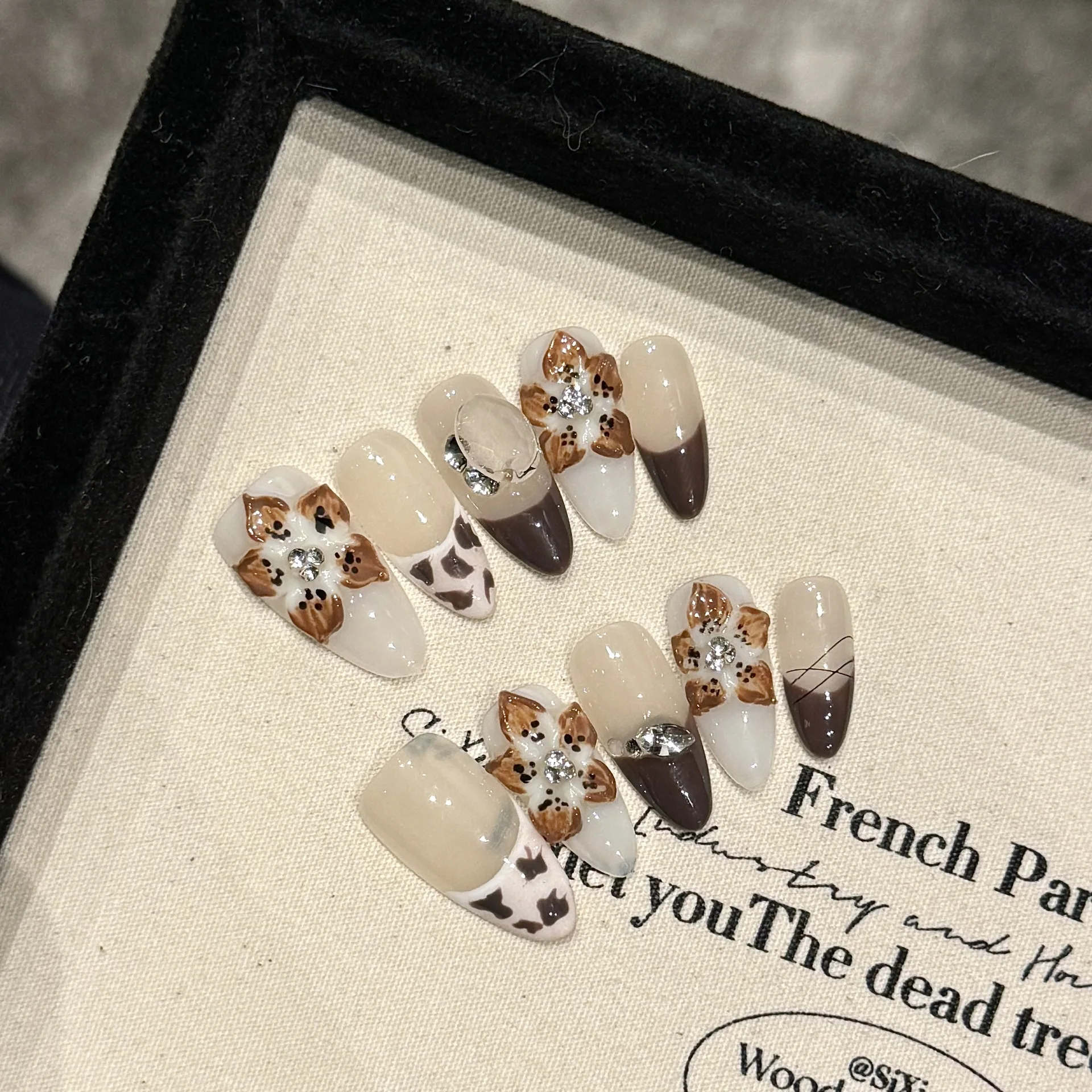 Handmade French Press on Nails Brown Autumn Leopard print Fake Nail Tips for Lady Girls Wearable Ins 3D Flower Decor False Nails