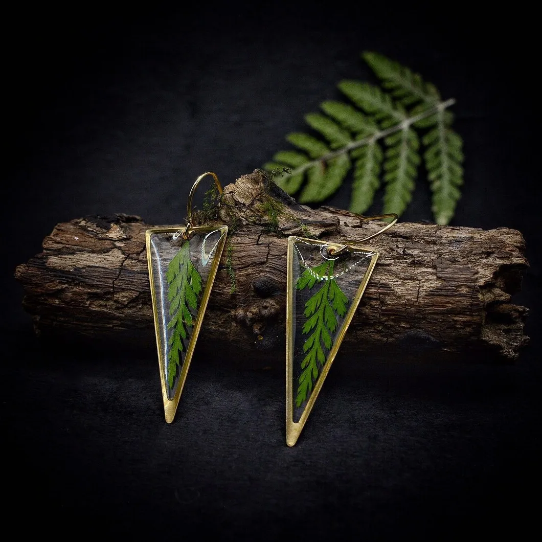 Green leaf triangular earring，Bohemian jewelry, forest style, dry leaves, design sense, plants, nature, gift For Her, Women，New