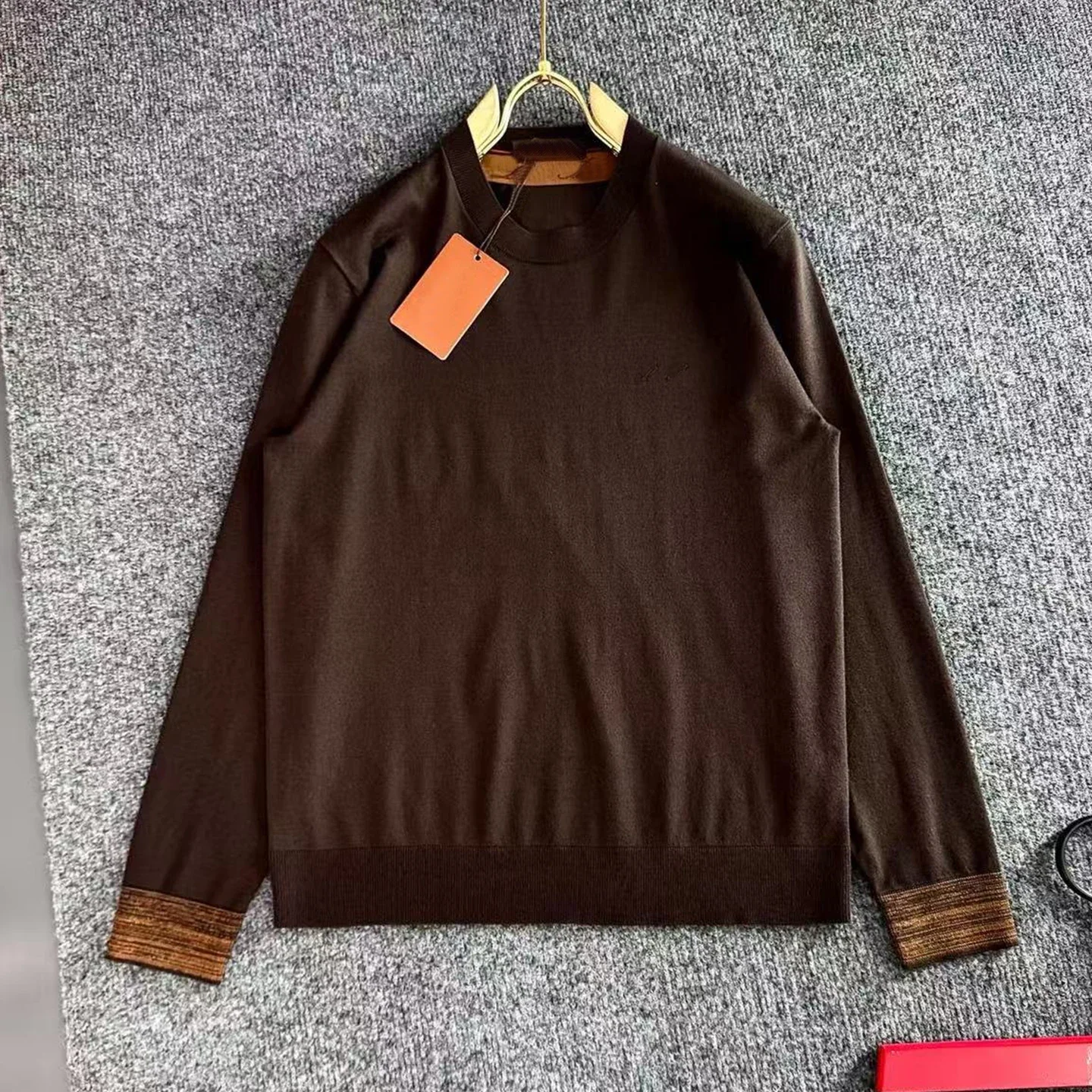 Lässiger Strickpullover für Herren mit LP-Jacquard-Rundhalsausschnitt und langen Ärmeln