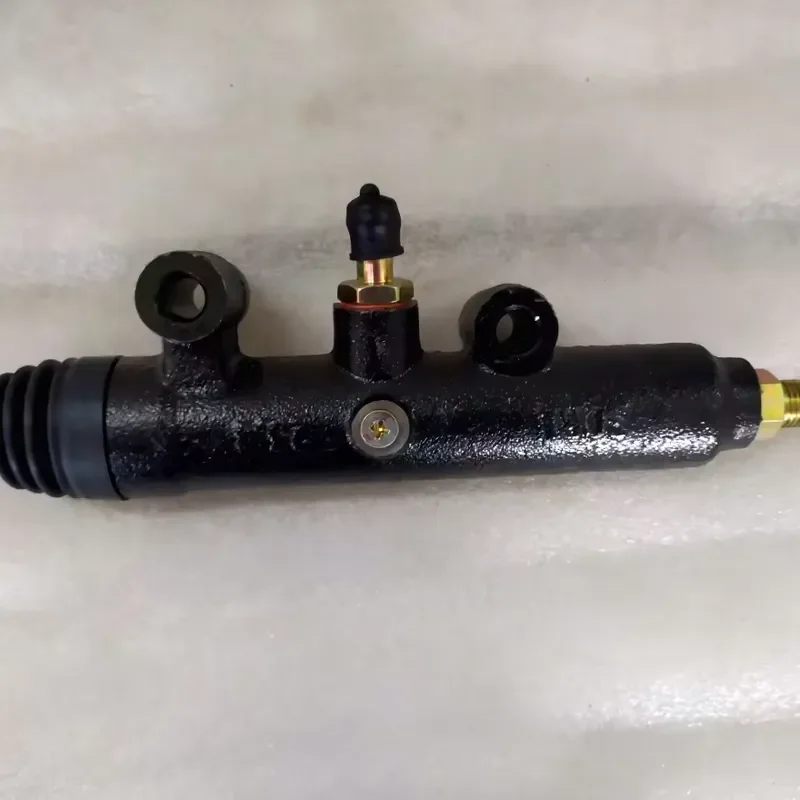 Clutch Master Cylinder 1602110K185 for HOWO Shacman Beiben FAW Heavy Duty Truck Spare Parts Hydraulic Pump Assembly