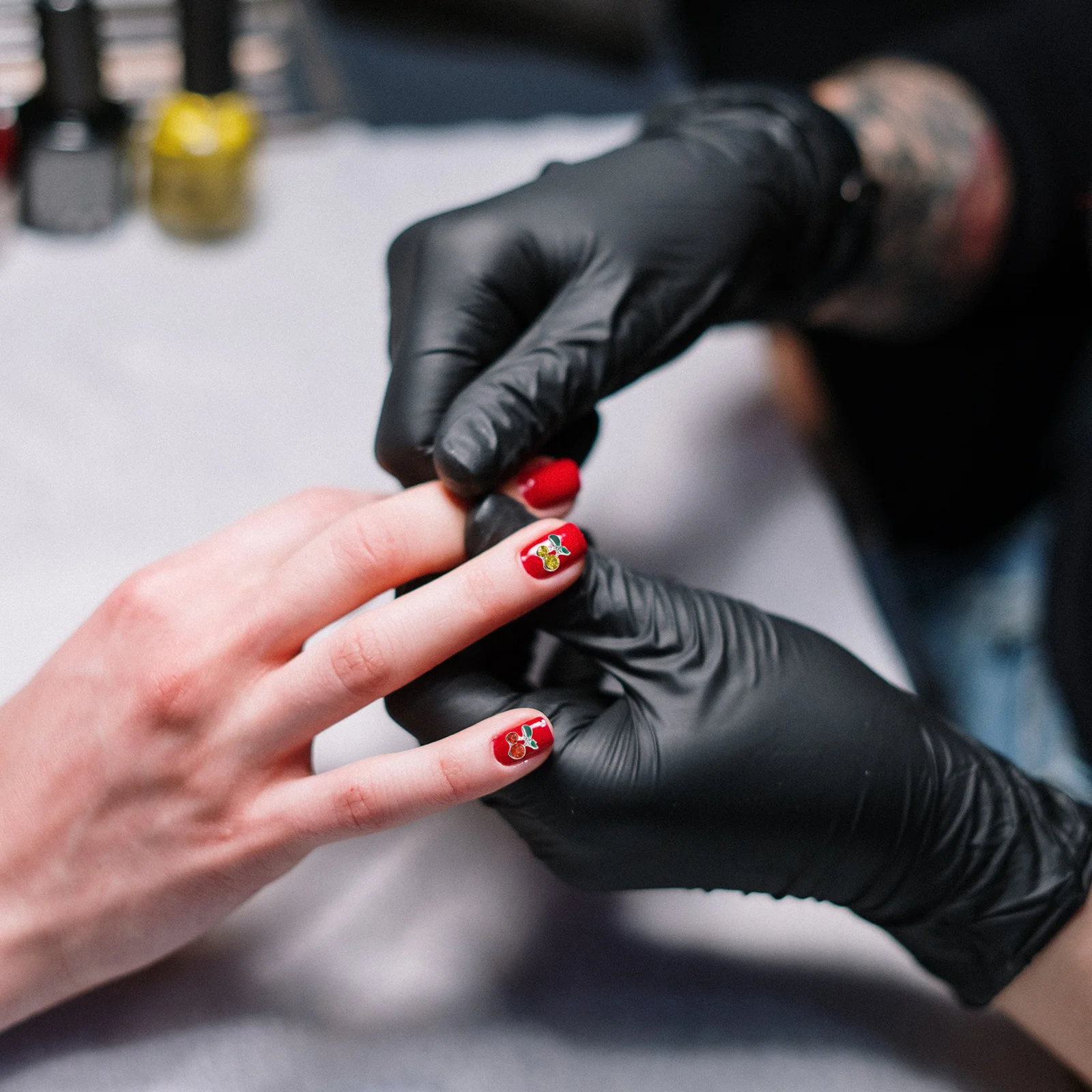 Cristais de charme para arte em unhas, 60 peças, peso leve para uso confortável, design brilhante, suprimentos para arte em unhas, strass para unhas