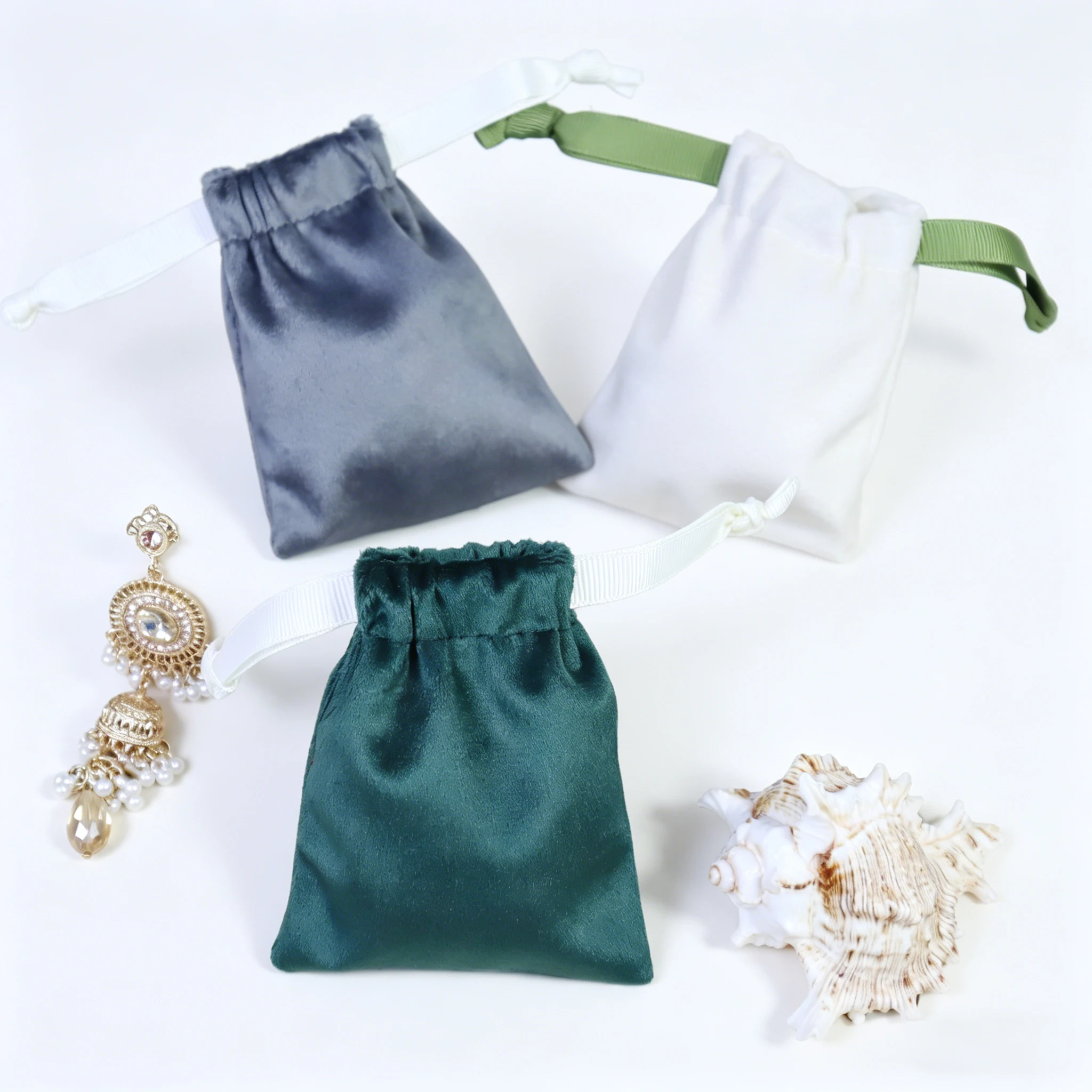 Soft high quality 10pcs/ lot 8x10cm drawstring bags in velvet wrap, decorative and customizable but prices vary