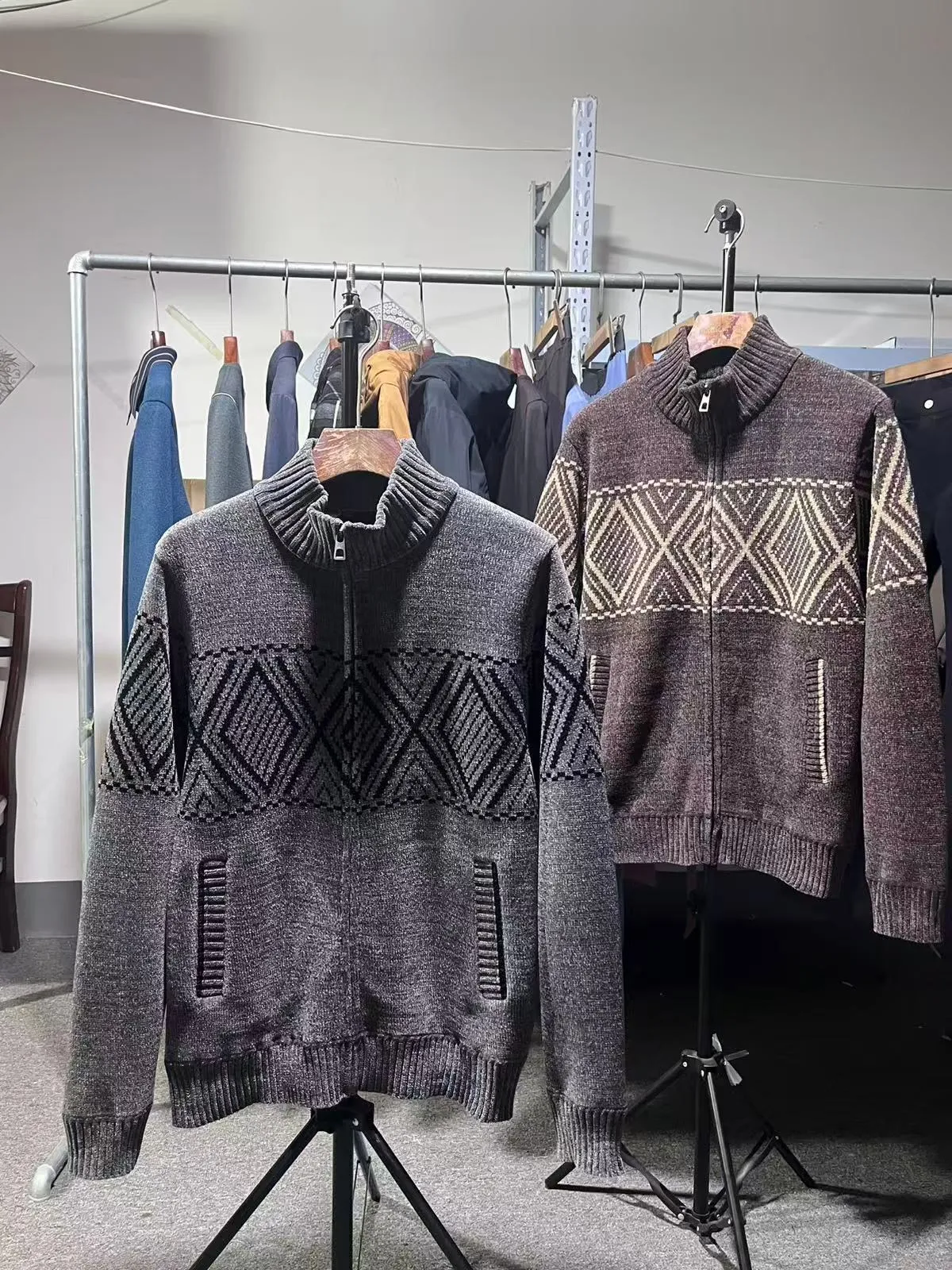 

Мужской вязаный кардиган на флисовой подкладке, модный городской стиль, длинный рукав, на молнии, стандартный крой, теплый, с ромбовидным узором