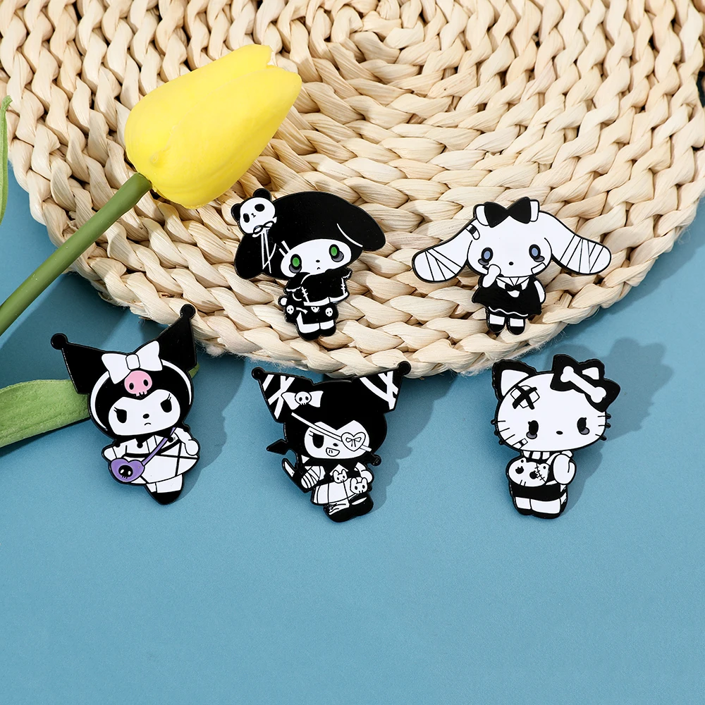 5 uds Halloween Hello Kitty broche divertido Kuromi Cinnamoroll esmalte Pin insignia de Metal mochila ropa joyería