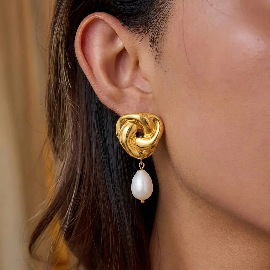 Miia High Quality Waterproof Elegant Freshwater Pearl Stainless Steel Tarnish Free Hoop Earring Gold Plated Jewelry For Women