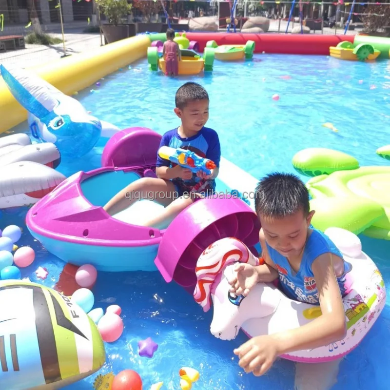 Parques e piscinas infláveis Manual de HDPE virgem de 4 tamanhos para família e crianças Barco de pedal com manivela manual de água