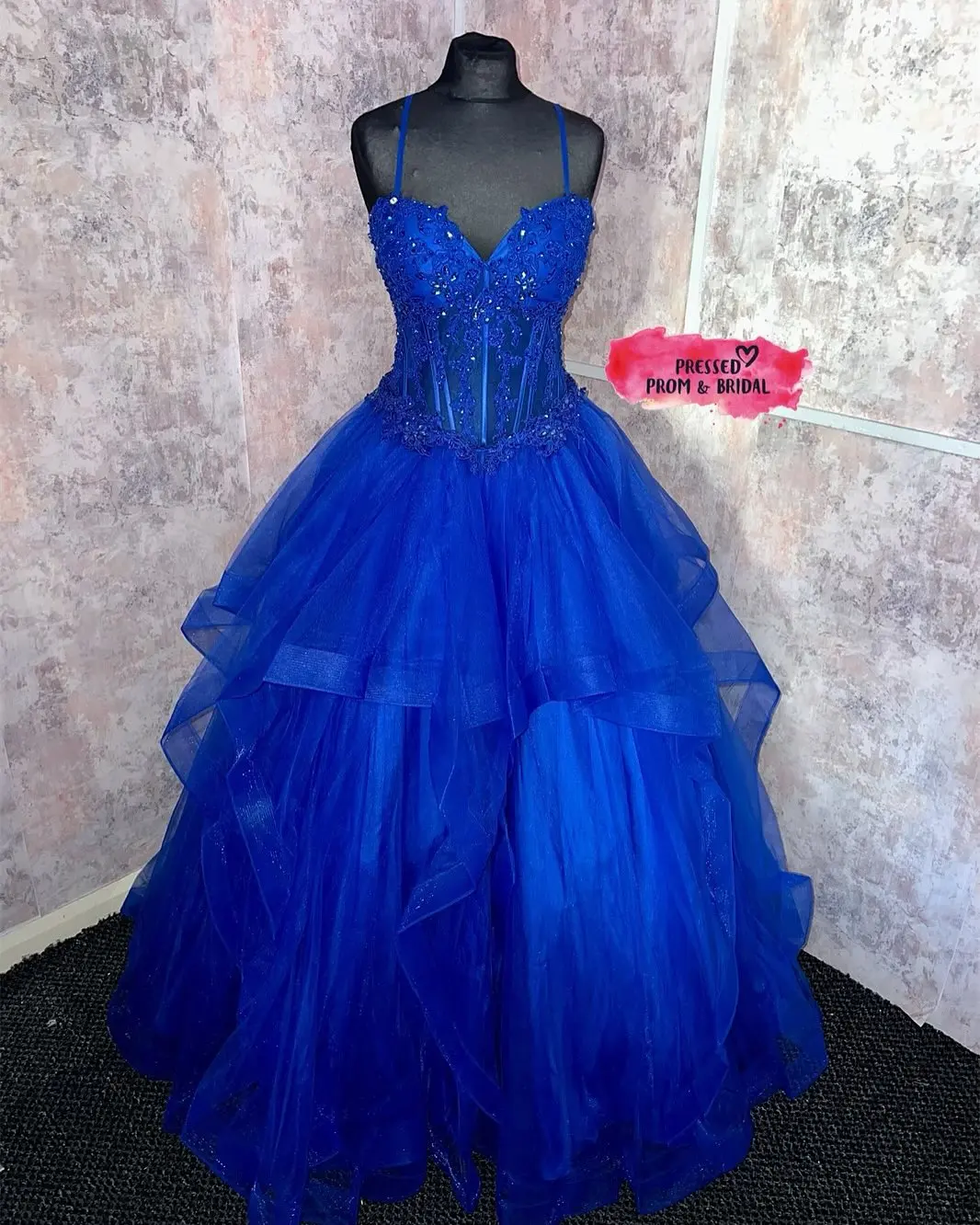 

Королевские синие вечерние платья А-силуэта с кружевными аппликациями, многоярусными оборками из тюля, длиной в пол, на заказ, для особых случаев