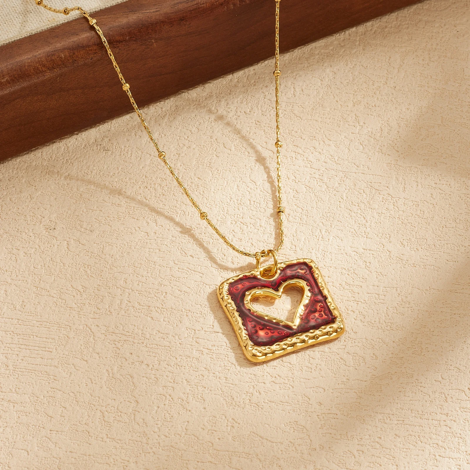 Edelstahl Geometrischer Quadratischer Hohler Roter Emaille-Herzanhänger Halskette Damen Nicht-verblassende Halskette Schmuck Geschenk