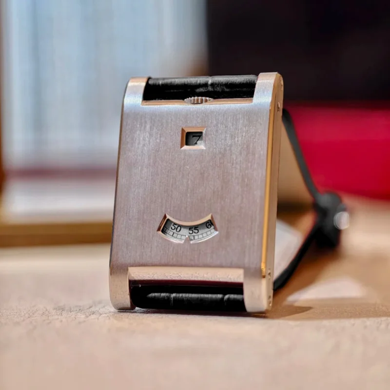 

Square Quartz Watch with Japanese Movement Future Series 32mm Diameter 8mm Thickness Steel Case Leather Strap Waterproof 30 M