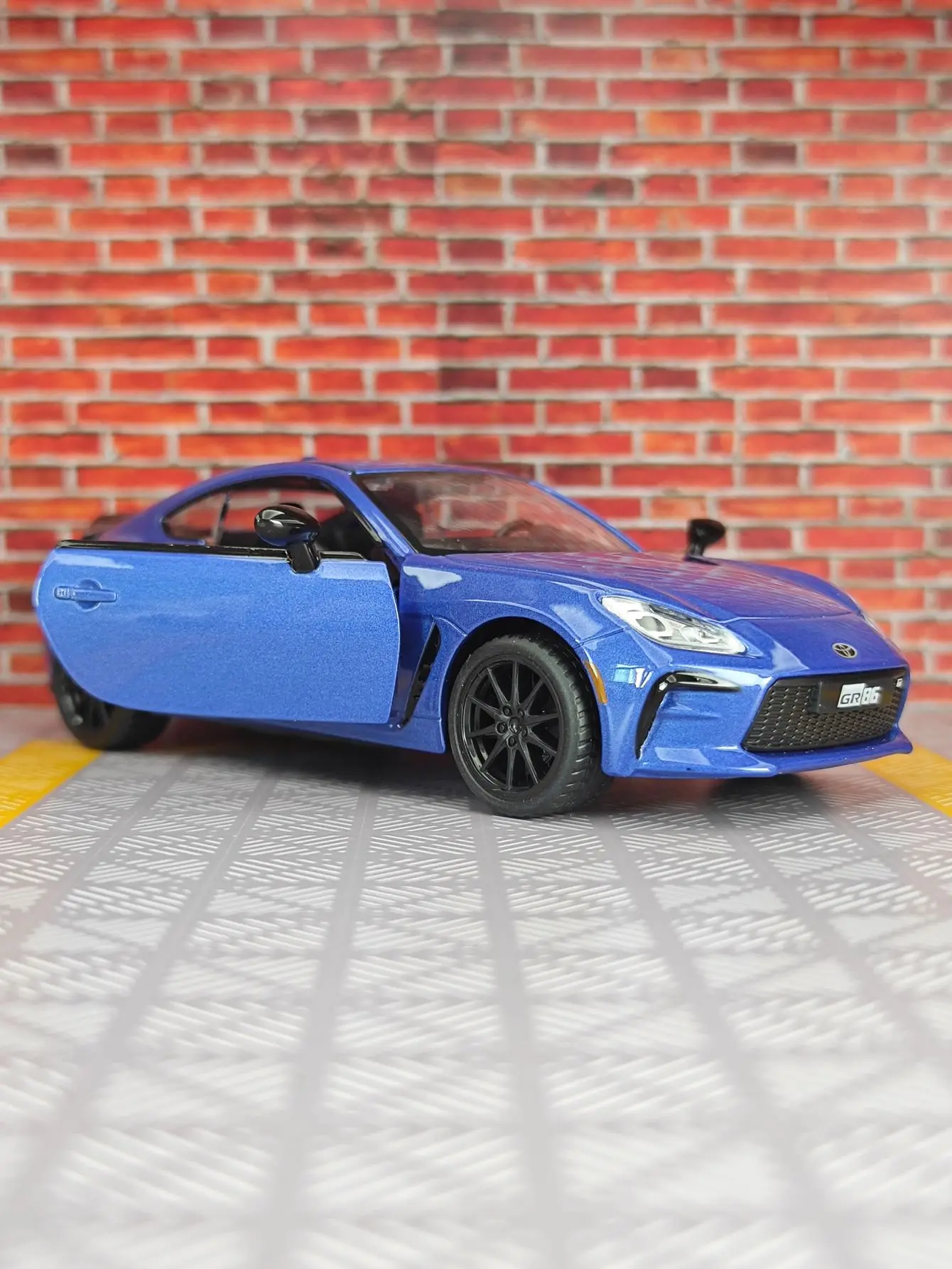 1:28 Toyota GR86 alloy car model doors can be opened has simulated sound and lighting good quality finely crafted view 6