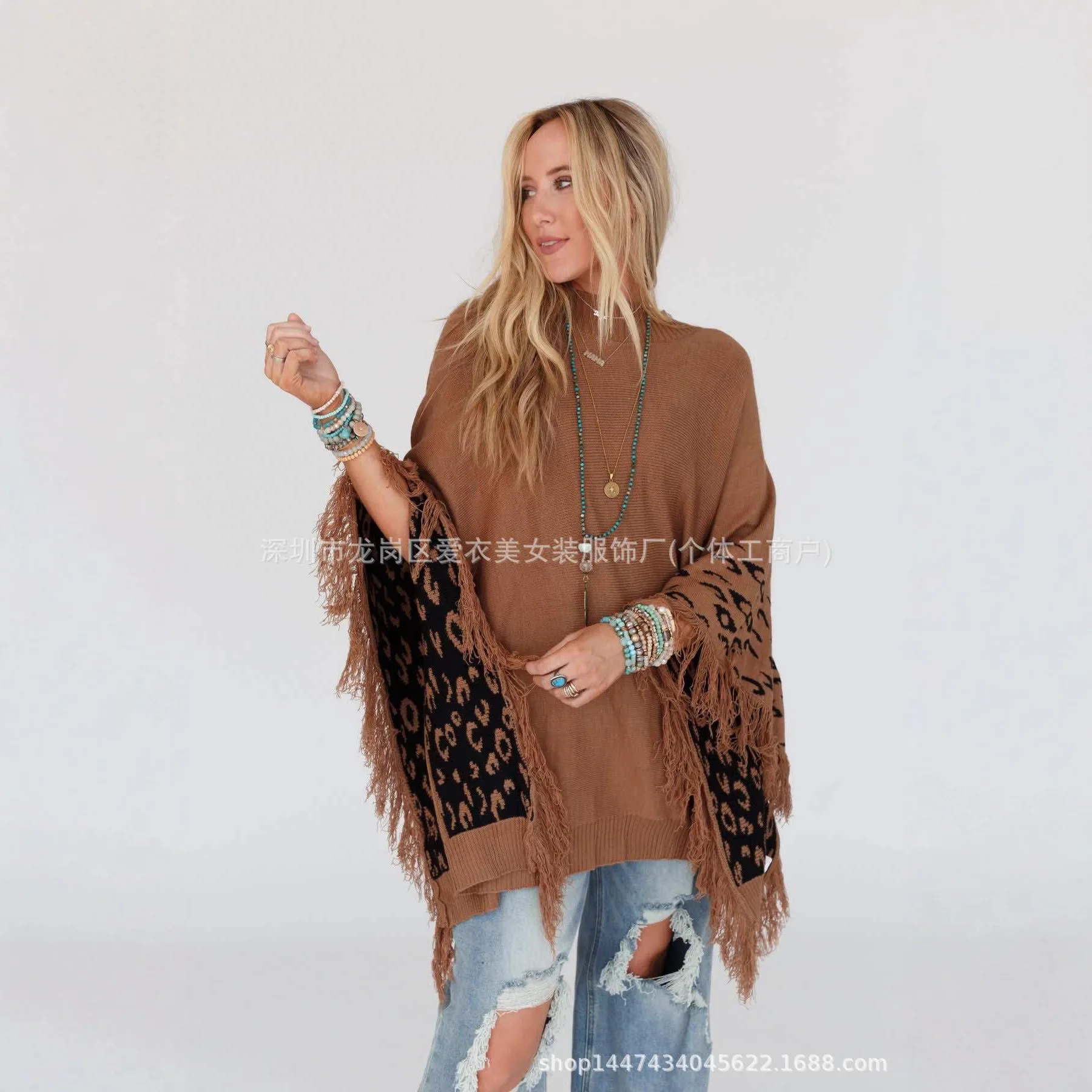 سترة جديدة لخريف وشتاء 2025 برقبة دائرية محبوكة فضفاضة متوسطة الطول باللون البني للنساء سترة ذات تصميم متعدد الاستخدامات