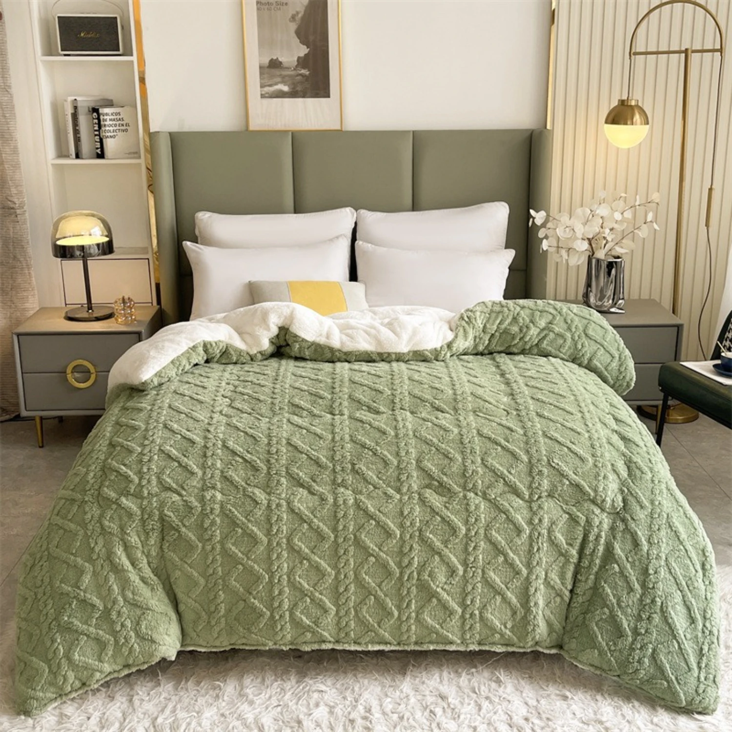 

Elegant and Luxurious Artificial Cashmere Blanket - Perfect for Cozy Nights in Style and Comfort! Add a touch of sophistication