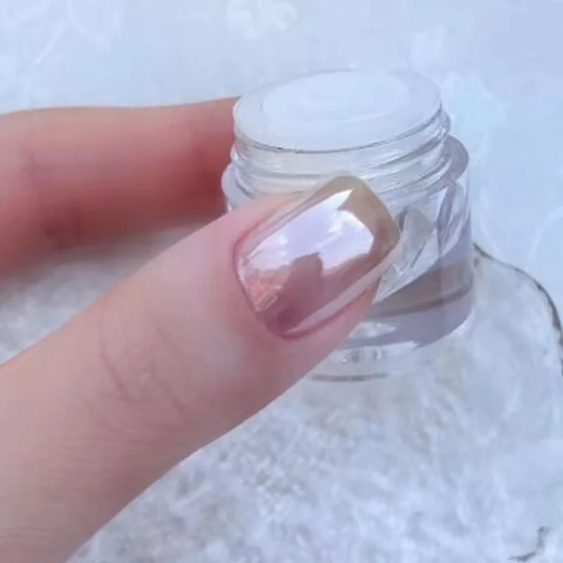 Unghie effetto perla: come ottenere un look elegante e raffinato