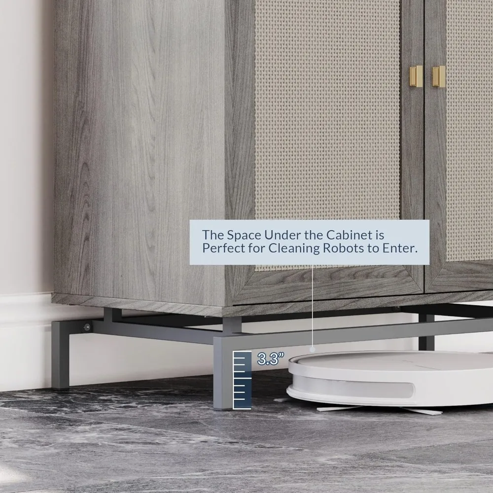 زوج من الخزائن الجانبية ذات الباب الروطان مع قواعد معدنية وأرفف قابلة للتعديل، وخزائن بوفيه على الطراز البوهيمي