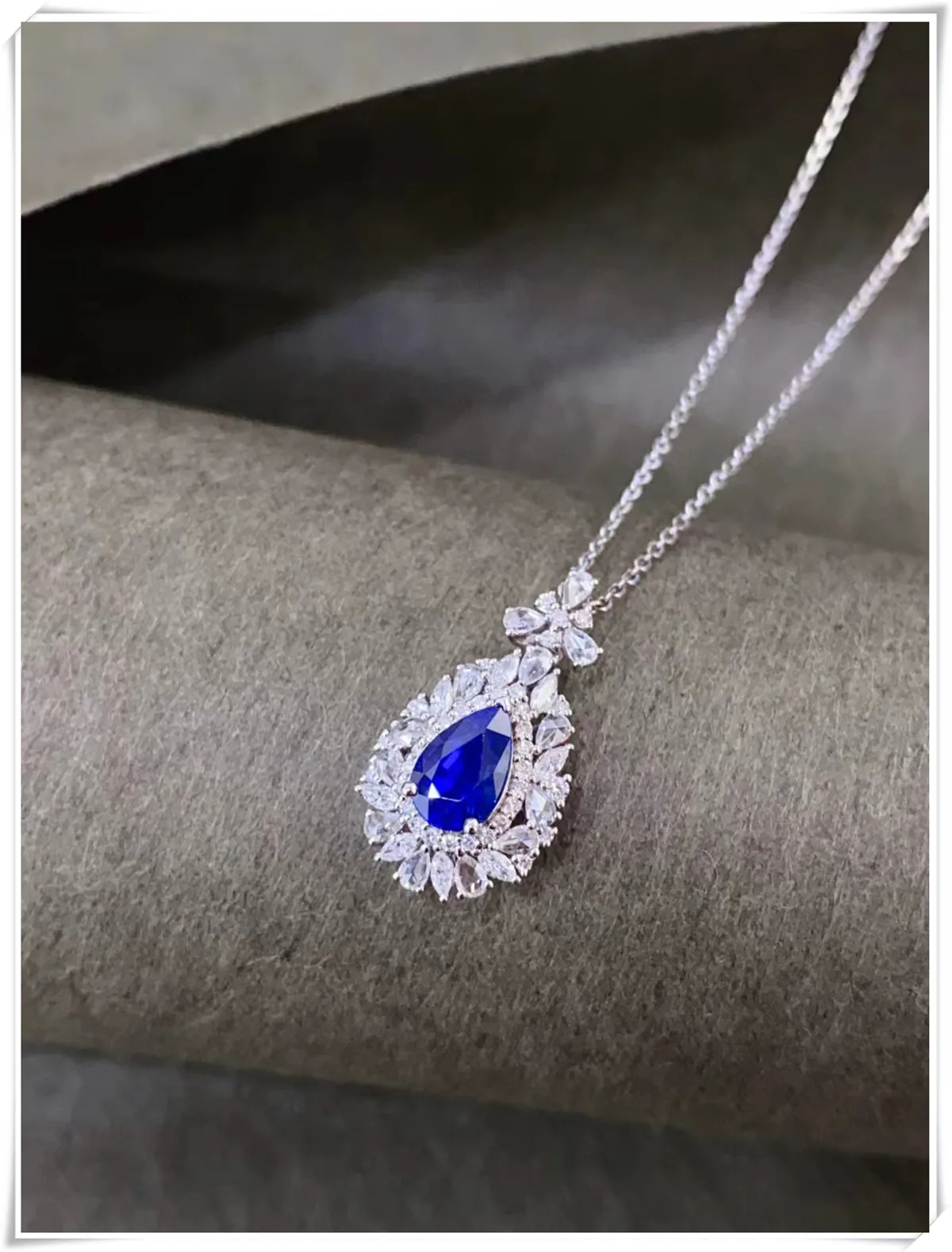 

18K solid real gold Lab Grow Diamond Drop Sapphire pendant Royal Blue Lab Grow Factory wholesale Custom platinum