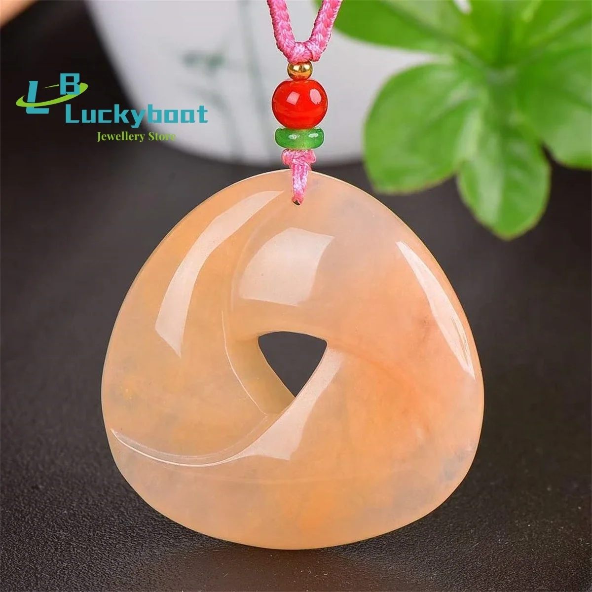 

Кулон из натурального золотистого шелка с нефритом, треугольным кругом, выдолбленный, изысканный и универсальный, простой и модный для мужчин и женщин