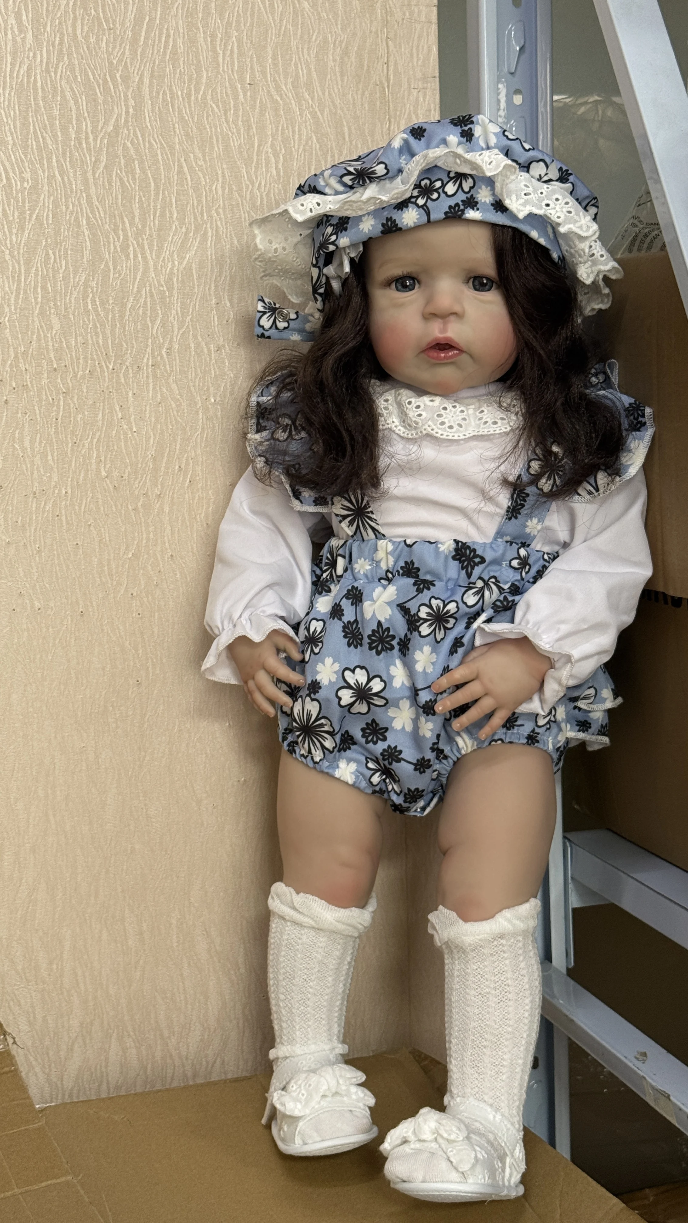 60CM Reborn Sandie Handmad Painted 3D Skin Realistic Baby With Implant  Hair Stand Baby Dolls Gift for Christmas and Birthday