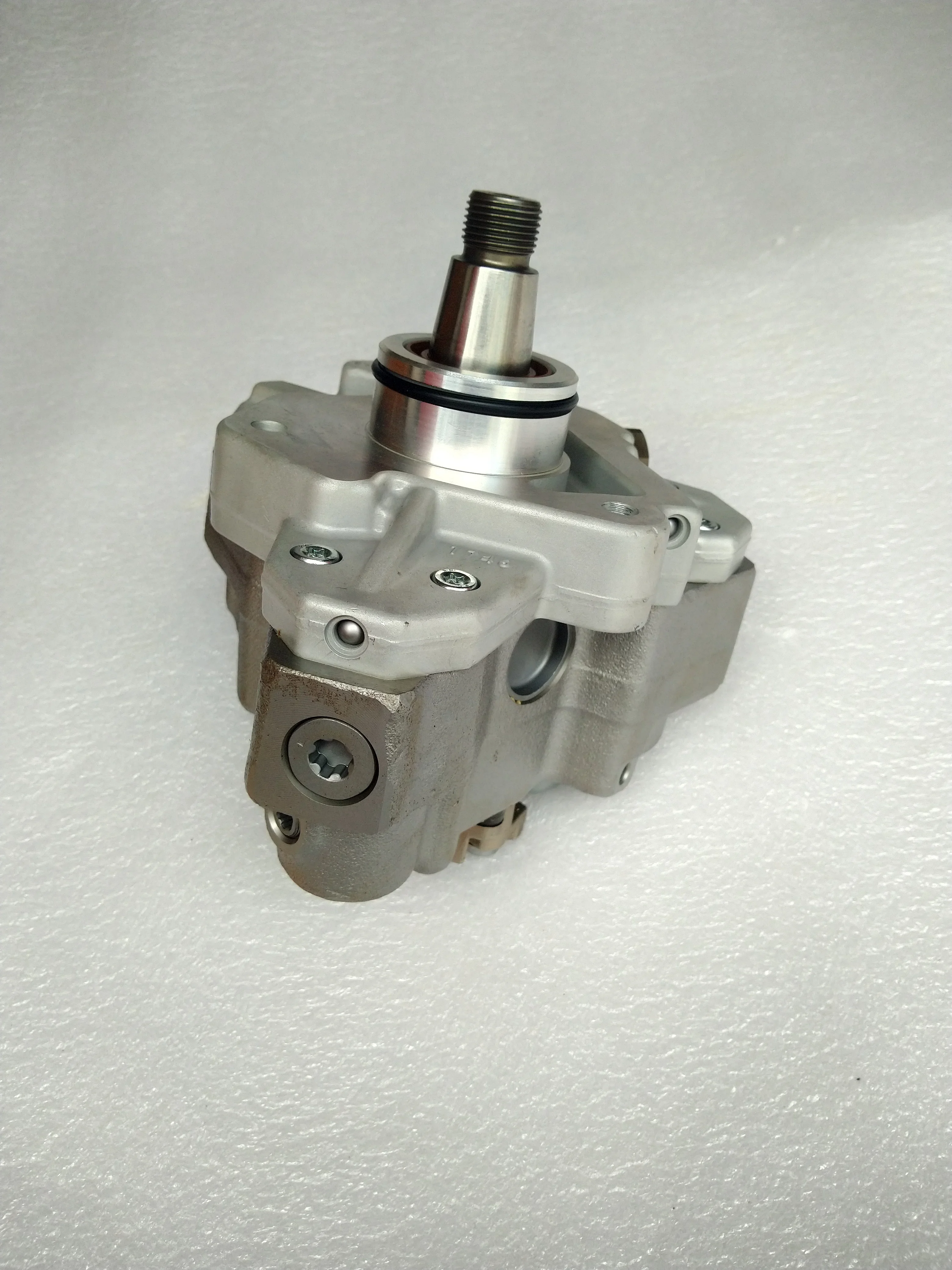 Bomba de combustible 0445020037 Bomba adecuada para accesorios de motor de maquinaria de construcción