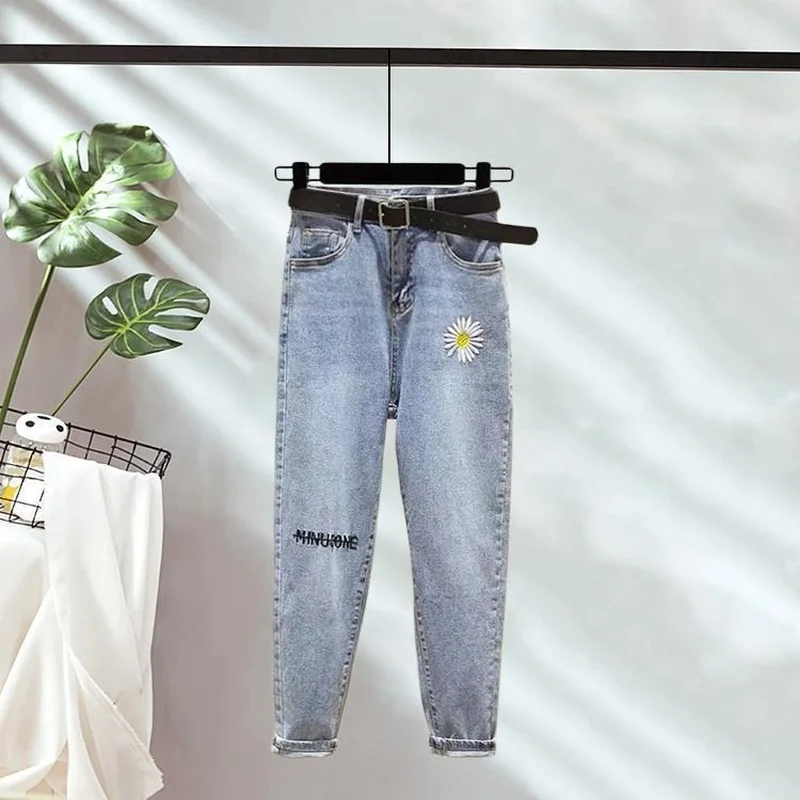 Summer 2022 New Embroidered Daisy Jeans + T-shirt Two-piece Set of All-match Pants Slimming Two-piece Suit Female Trend